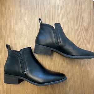 Black Dolce Vita booties